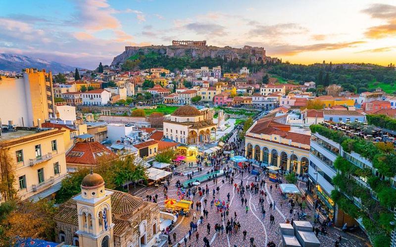 Athena's Home, Sunny Balkony 100m From Metro! Apartment